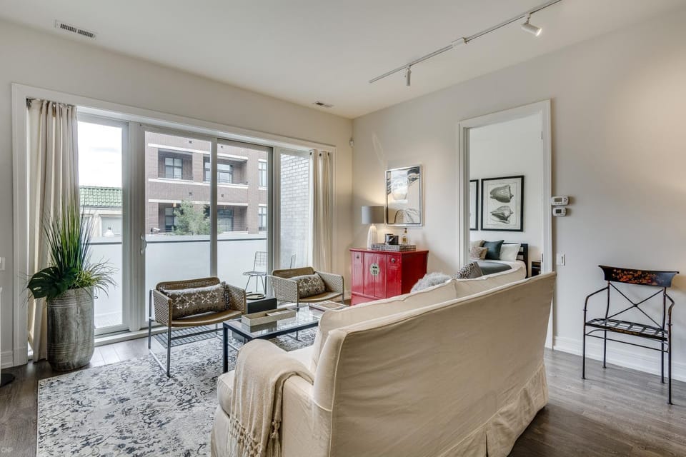 Sheridan Park Stunner! No Matter if You Are in Town for Business or Fun This Property Has You Covered apts Apartment in Chicago