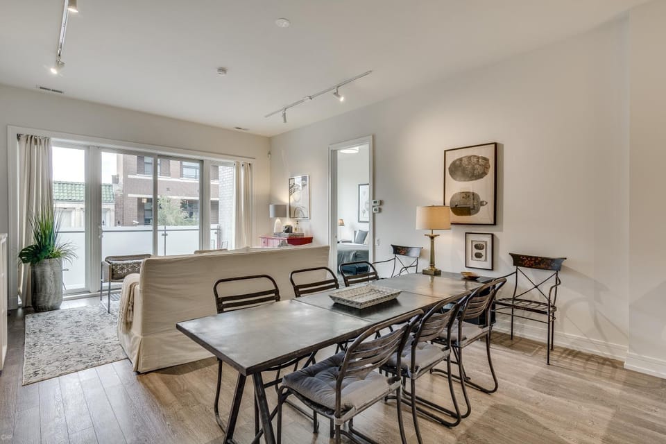 Sheridan Park Stunner! No Matter if You Are in Town for Business or Fun This Property Has You Covered apts Apartment in Chicago