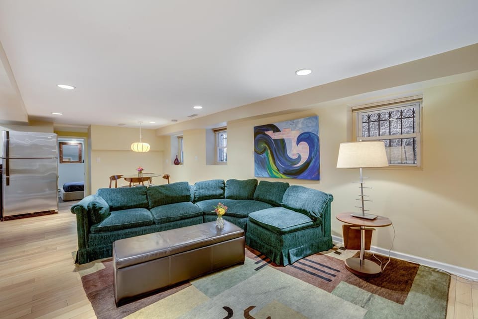 Relax in Winter Park - You Will LOVE the Garden Access and the Classic, Comfortable Feeling apts Apartment in Chicago