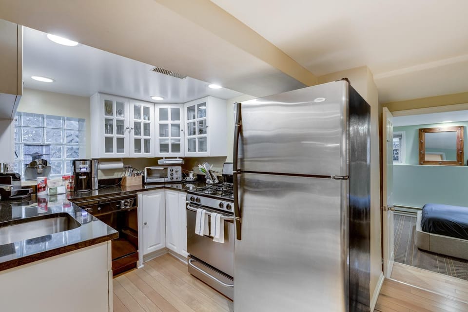 Relax in Winter Park - You Will LOVE the Garden Access and the Classic, Comfortable Feeling apts Apartment in Chicago
