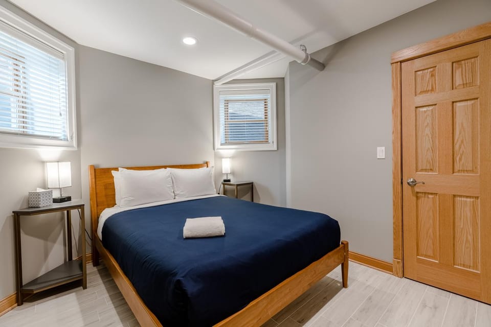 Quiet Oasis Only Minutes from Downtown - Friendly Neighborhood! apts Apartment in Chicago