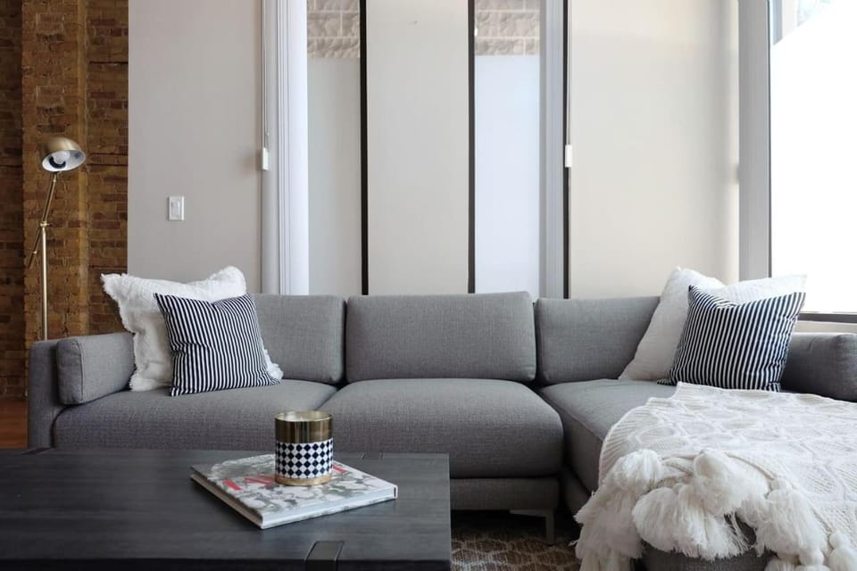 Breathtaking Getaway in Prime Lakeview Location! Apartment in Chicago