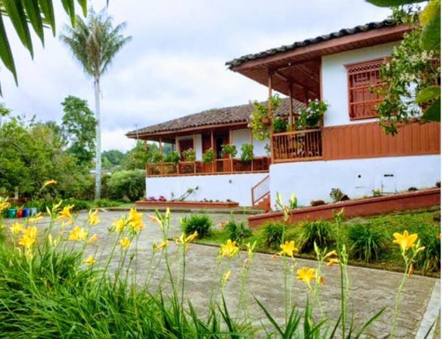Coronel's Peak Coffee House Villa in Salento