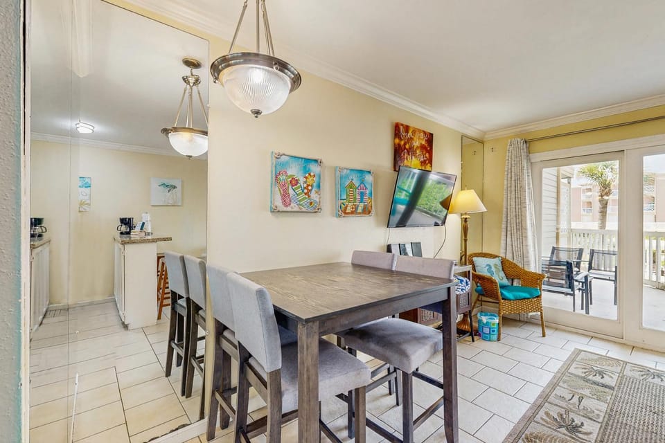 Victorian Condos Barefoot Beach Haven Apartment in Galveston Island