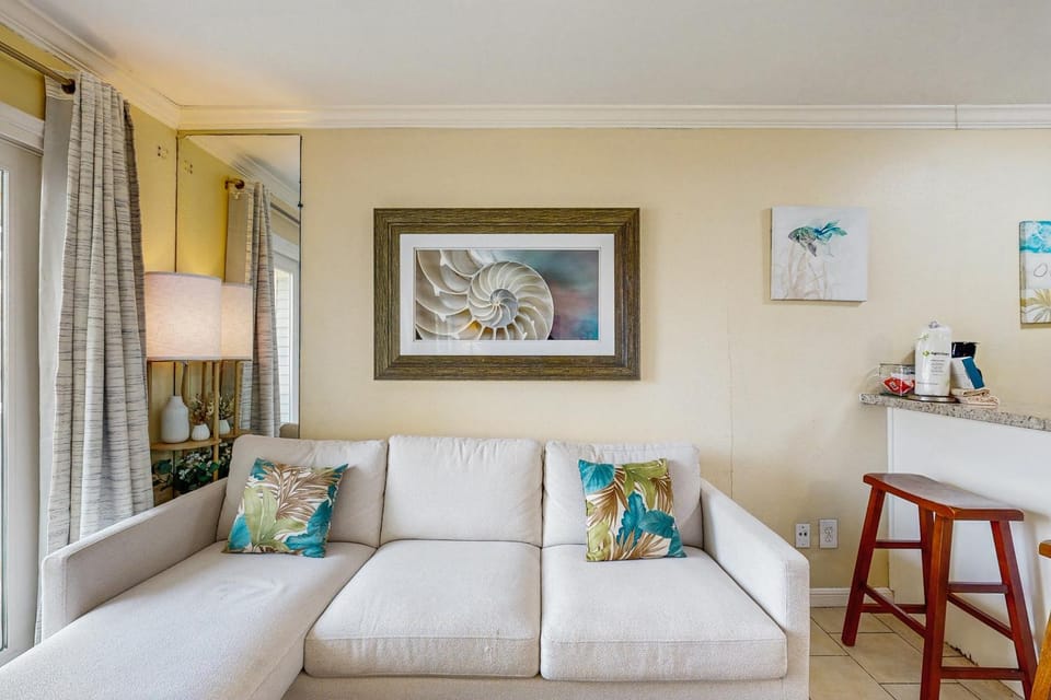 Victorian Condos Barefoot Beach Haven Apartment in Galveston Island