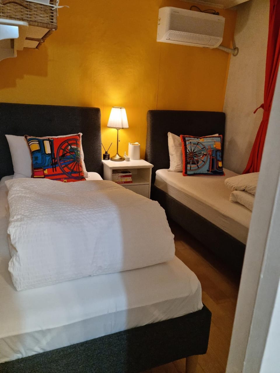 Bed, Photo of the whole room, Bedroom, air conditioner