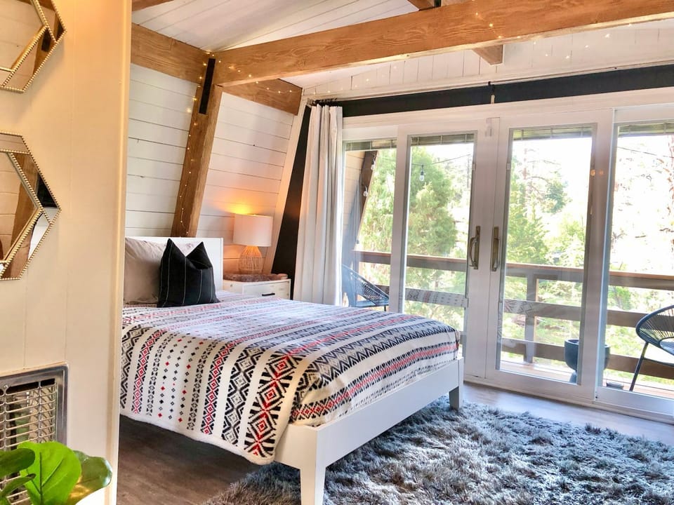 Bed, View (from property/room), Balcony/Terrace, Photo of the whole room, Bedroom