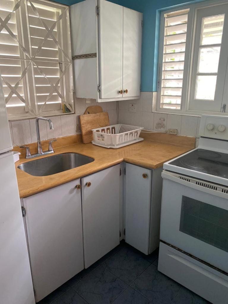Kitchen or kitchenette, pet friendly, stove