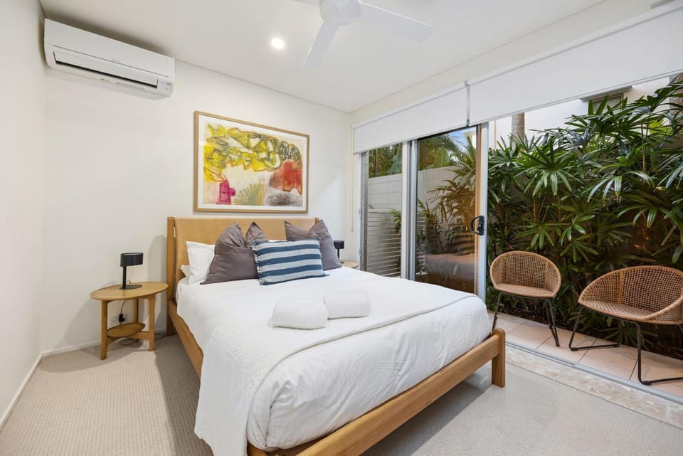 Bedroom, air conditioner