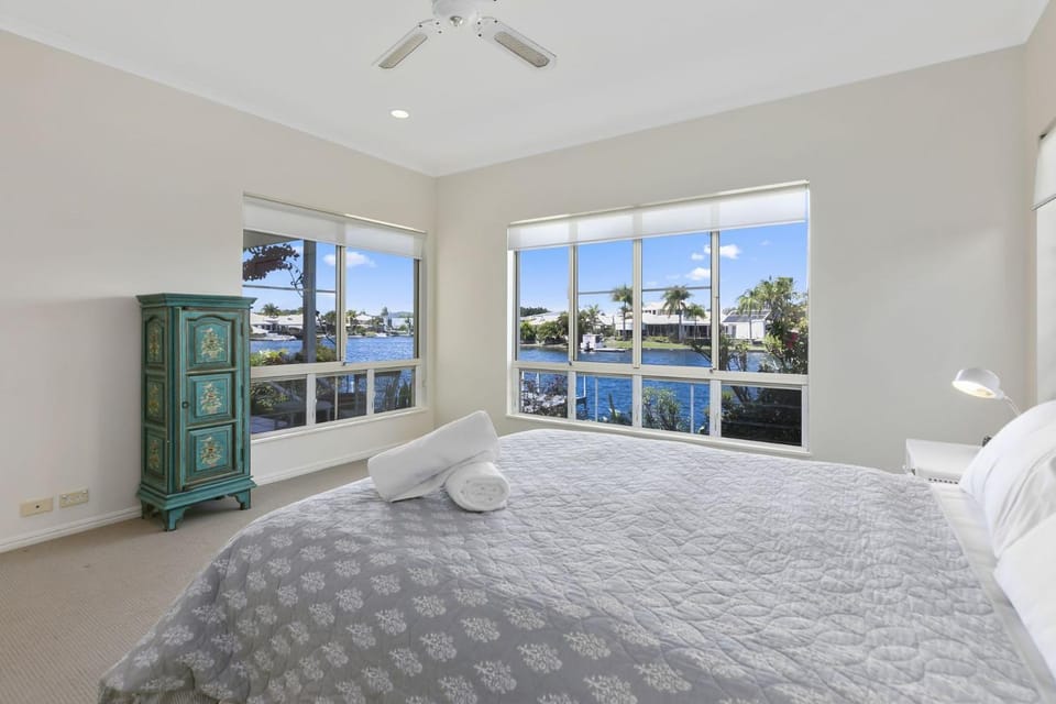 Bedroom, River view