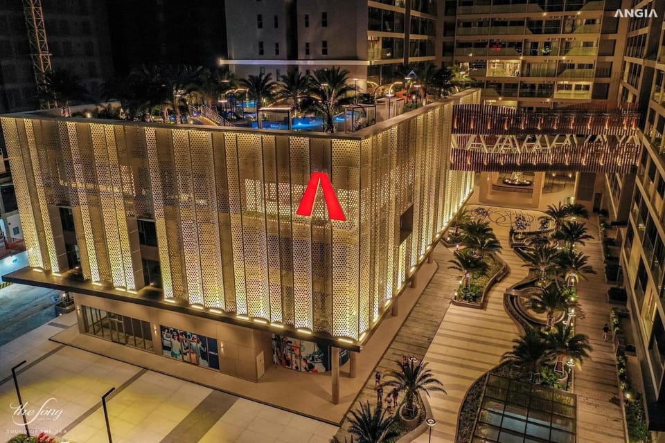 Property building, Night, Location