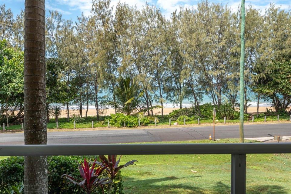 Ulysses 6 Spacious Beachfront Apartment House in Wongaling Beach