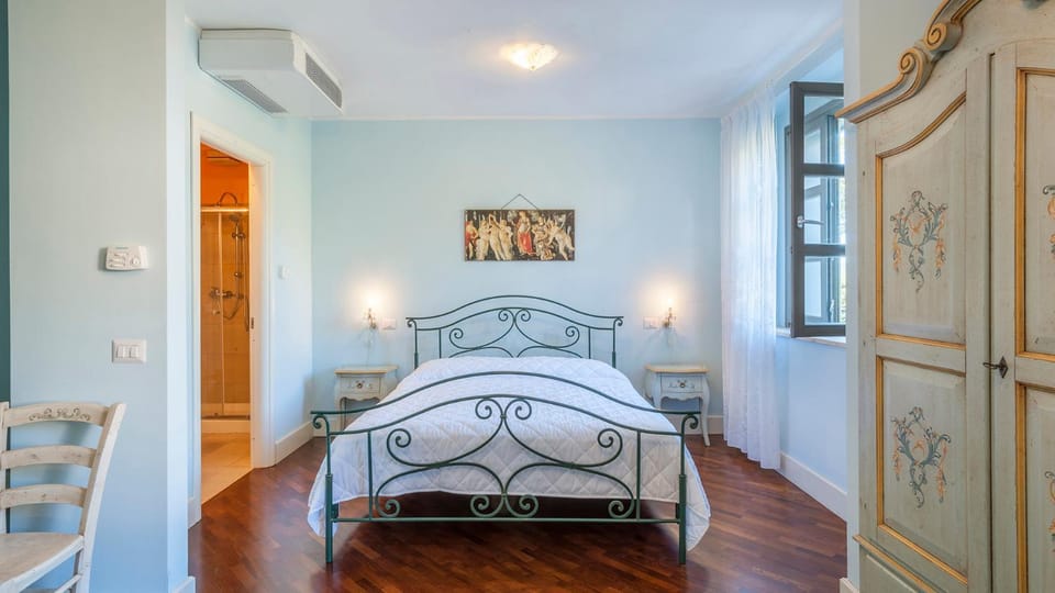 VILLA CAPPELLETTI 16&2, Emma Villas Villa in Marche