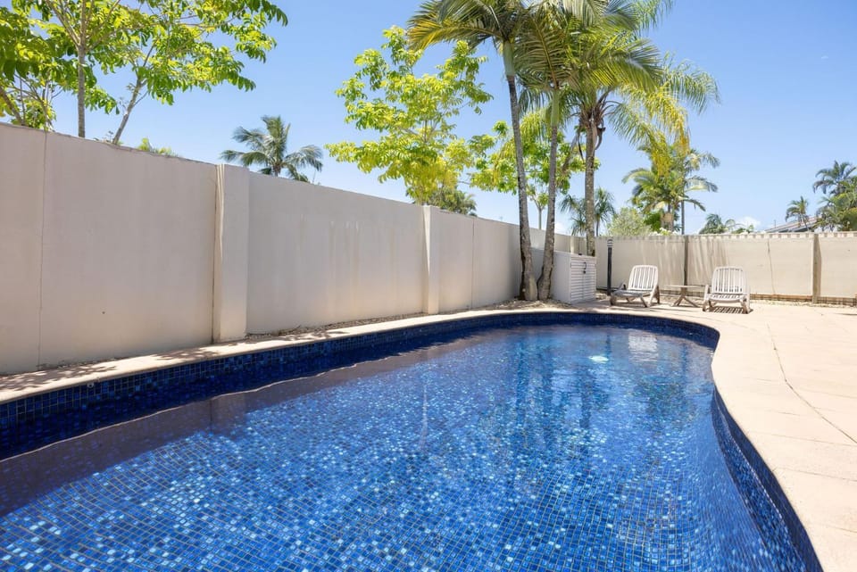 Swimming pool, Swimming pool, sunbed