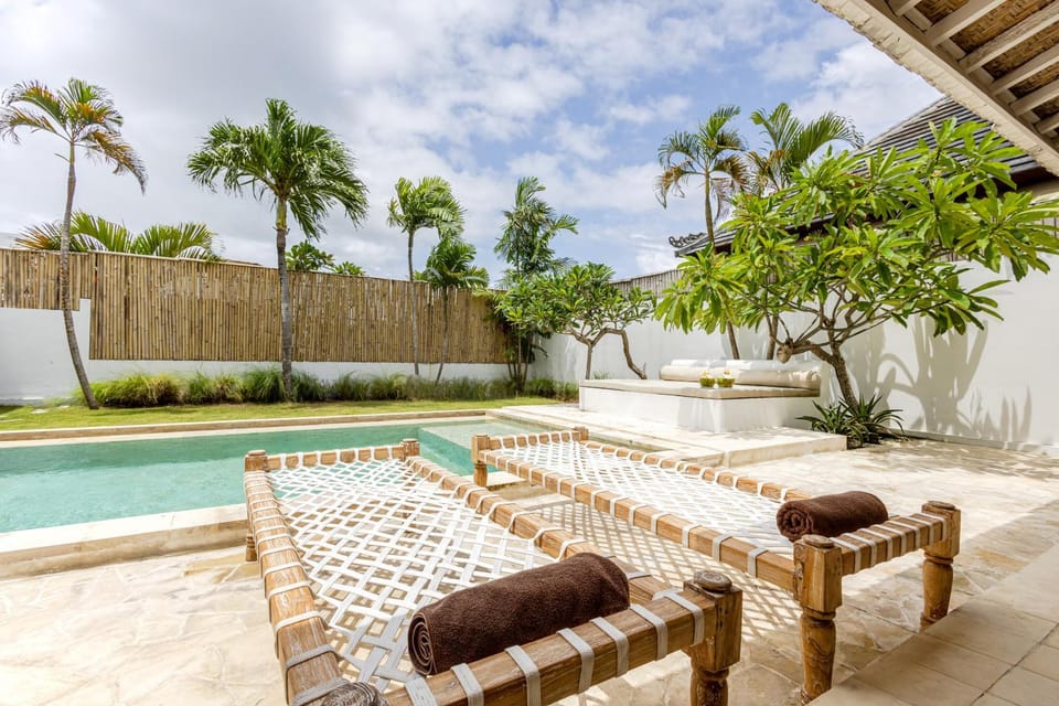 Patio, Day, Natural landscape, Garden, Seating area, Garden view, Pool view, Swimming pool, sunbed