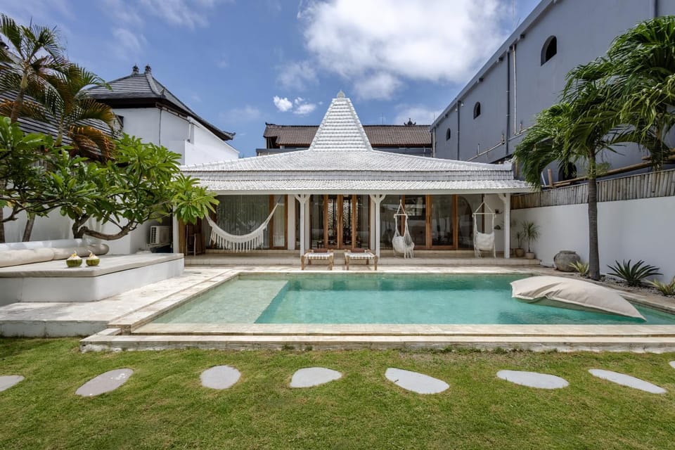 Property building, Patio, Day, Garden, Garden view, Pool view, Swimming pool, sunbed