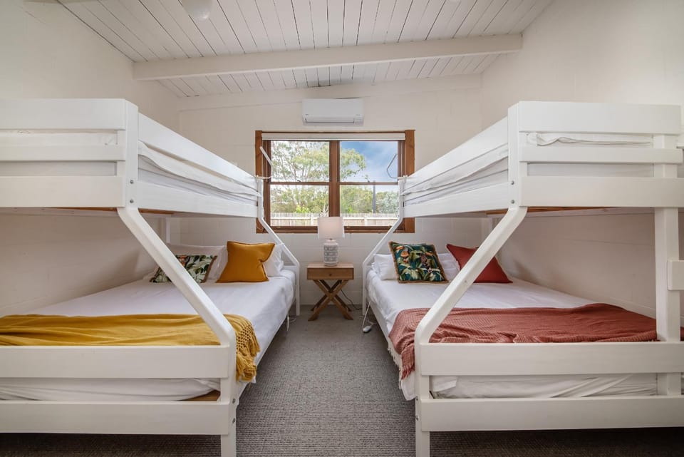 Photo of the whole room, Bedroom, bunk bed