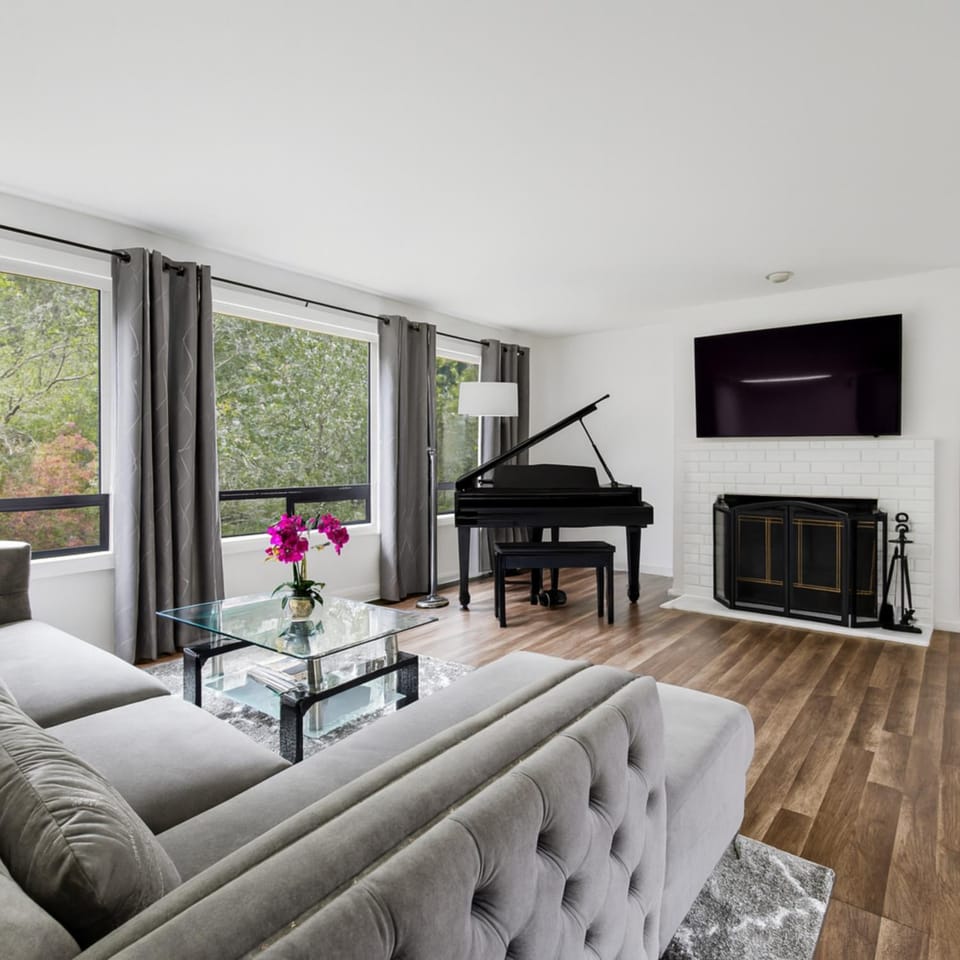 Communal lounge/ TV room, TV and multimedia, Living room, Evening entertainment