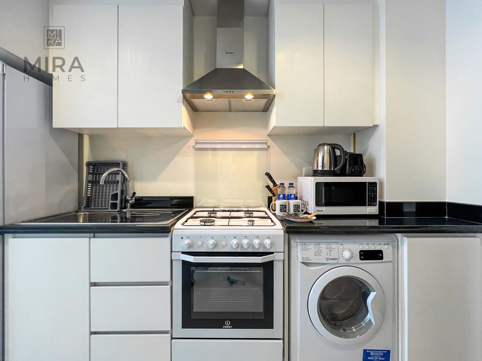 Kitchen or kitchenette, toaster, washing machine