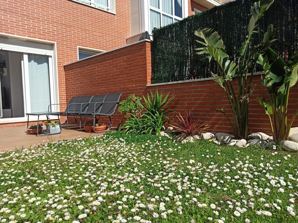 Bajo con jardín privado Apartment in Santander