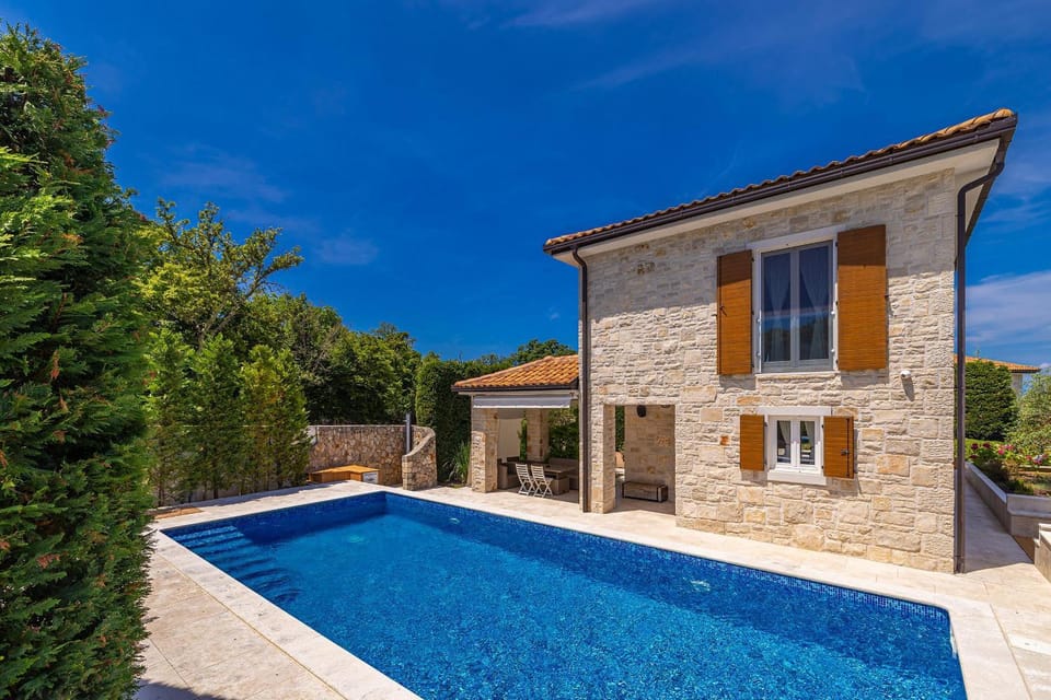 Property building, Swimming pool