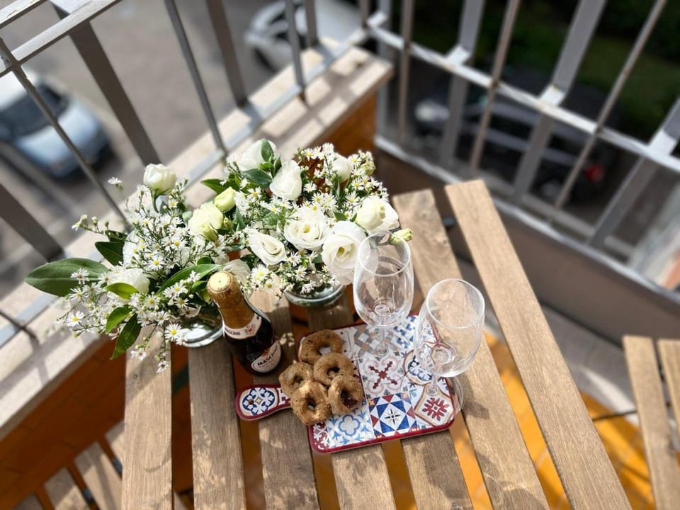 Patio, Day, View (from property/room), Balcony/Terrace, Food and drinks, Dining area, Food