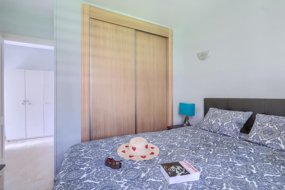 Bedroom, wardrobe