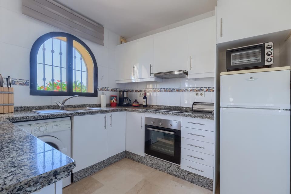 Kitchen or kitchenette, minibar, pet friendly, stove, toaster