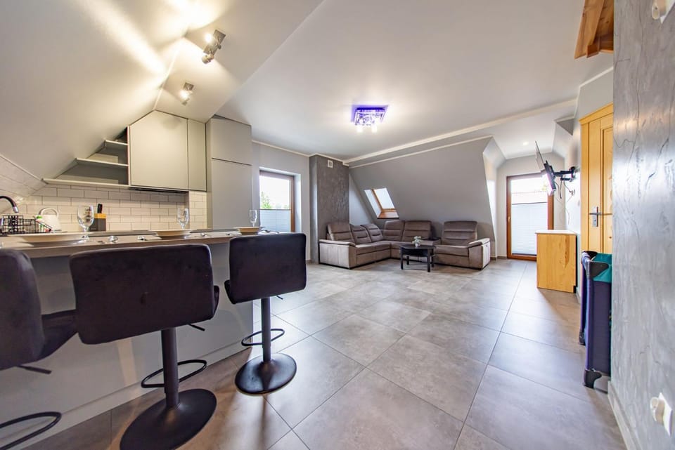 Kitchen or kitchenette, Living room, Seating area, Dining area