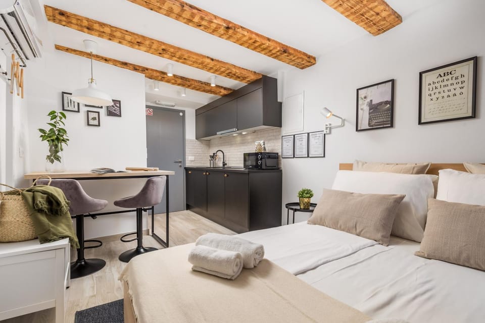 Bed, Kitchen or kitchenette, Photo of the whole room