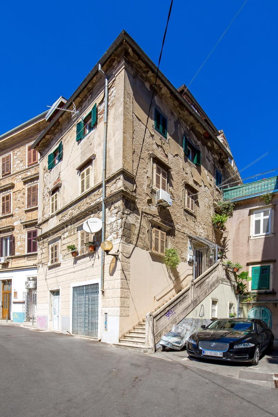 Property building, Street view