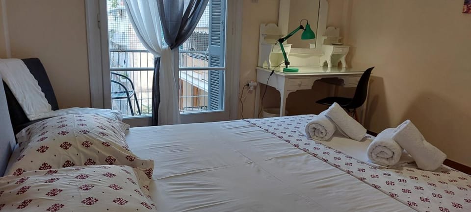 Lobelia Athens Centre -5 BD, 2.5 BATH Apartment in Athens