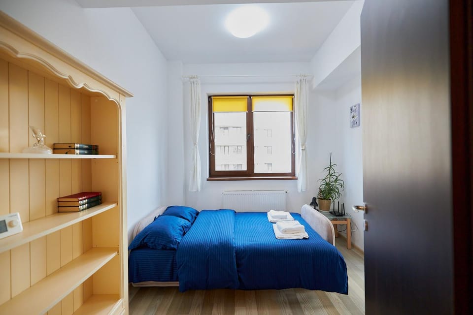 Bed, Photo of the whole room, towels