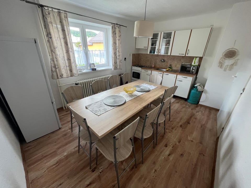 Kitchen or kitchenette, Dining area, minibar, pet friendly, stove
