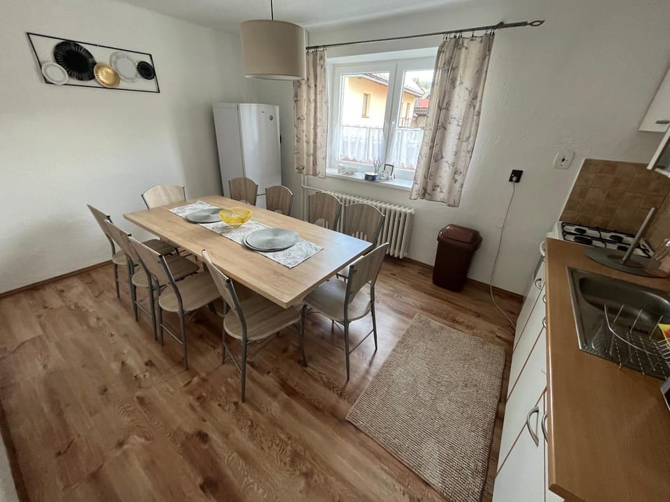 Kitchen or kitchenette, Dining area, minibar, pet friendly, stove