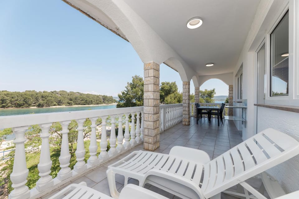 Day, Natural landscape, Balcony/Terrace, Seating area, Sea view