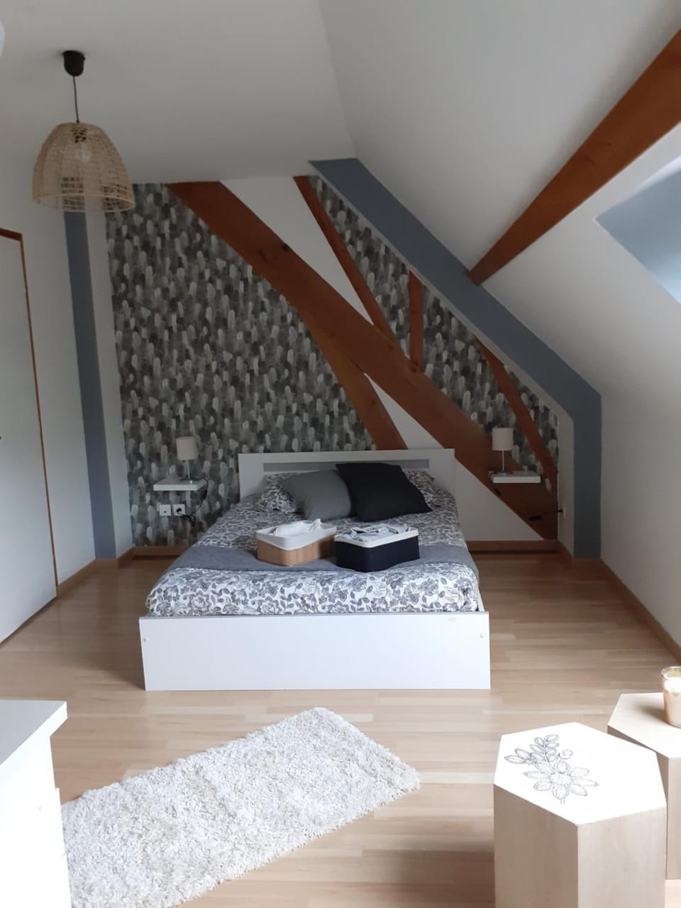 Bed, Photo of the whole room, Bedroom