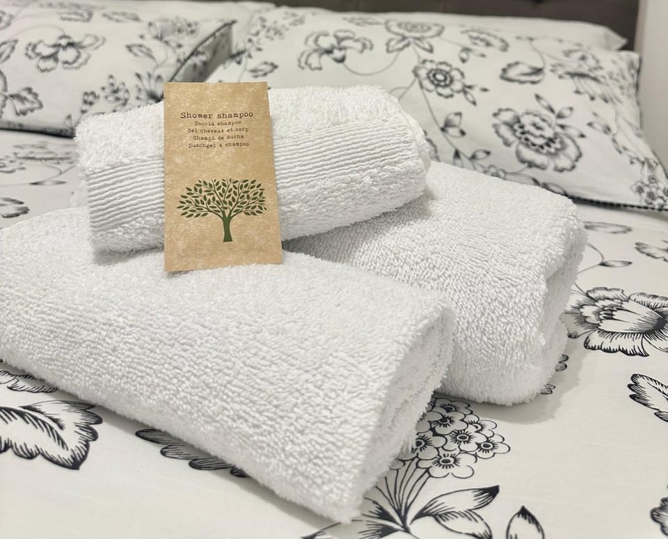 Bedroom, towels
