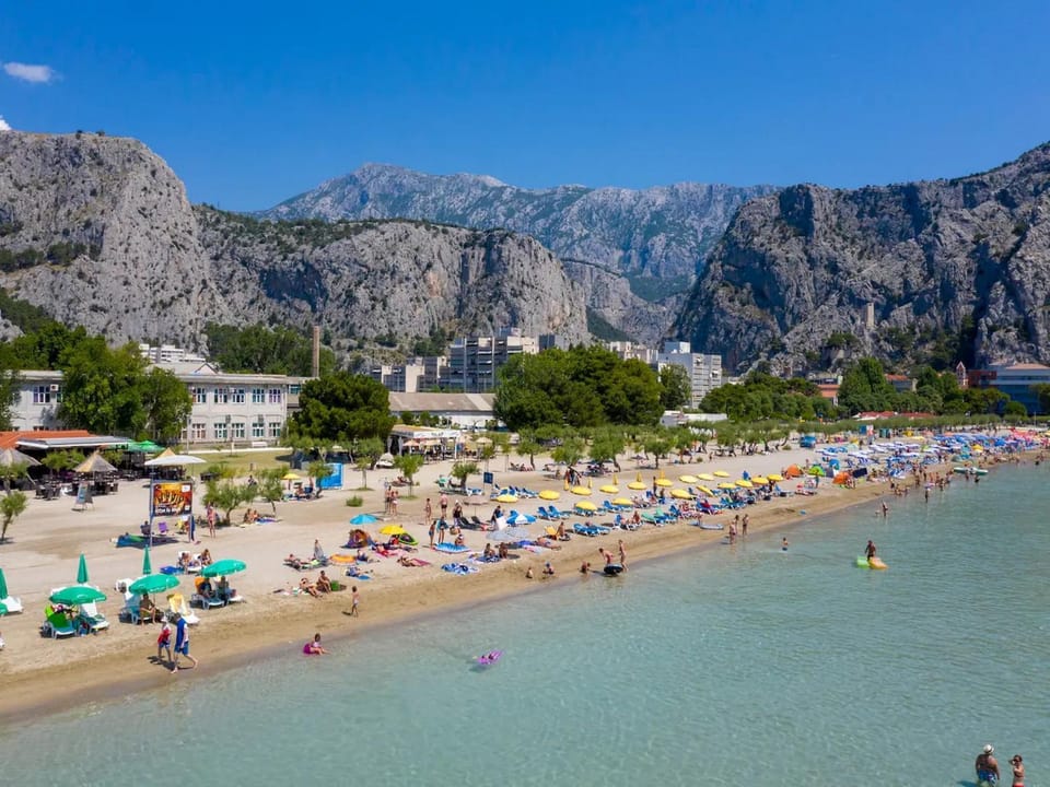 Neighbourhood, Beach