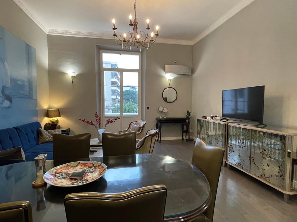 Luxury 2-floor Flat minutes walk to Croisette and City Center Apartment in Cannes