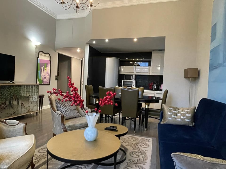 Luxury 2-floor Flat minutes walk to Croisette and City Center Apartment in Cannes