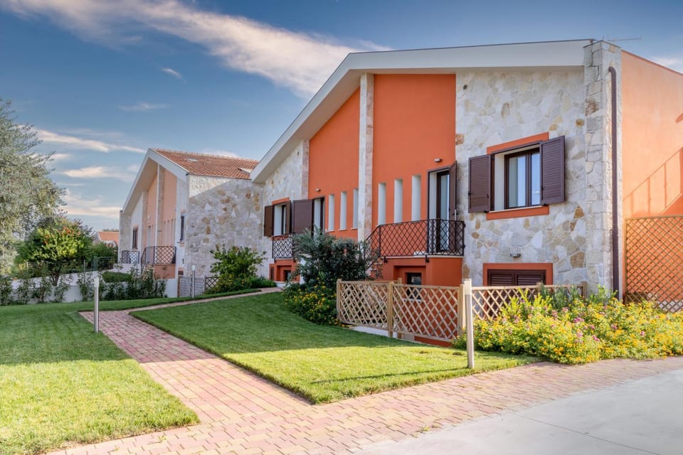 Property building, Day, Garden, Garden view