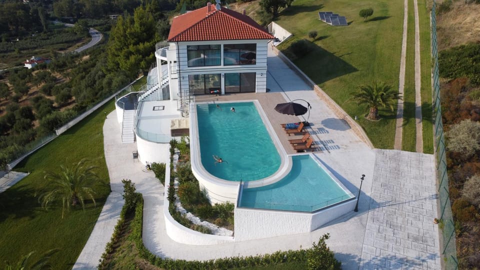 Bird's eye view, Swimming pool