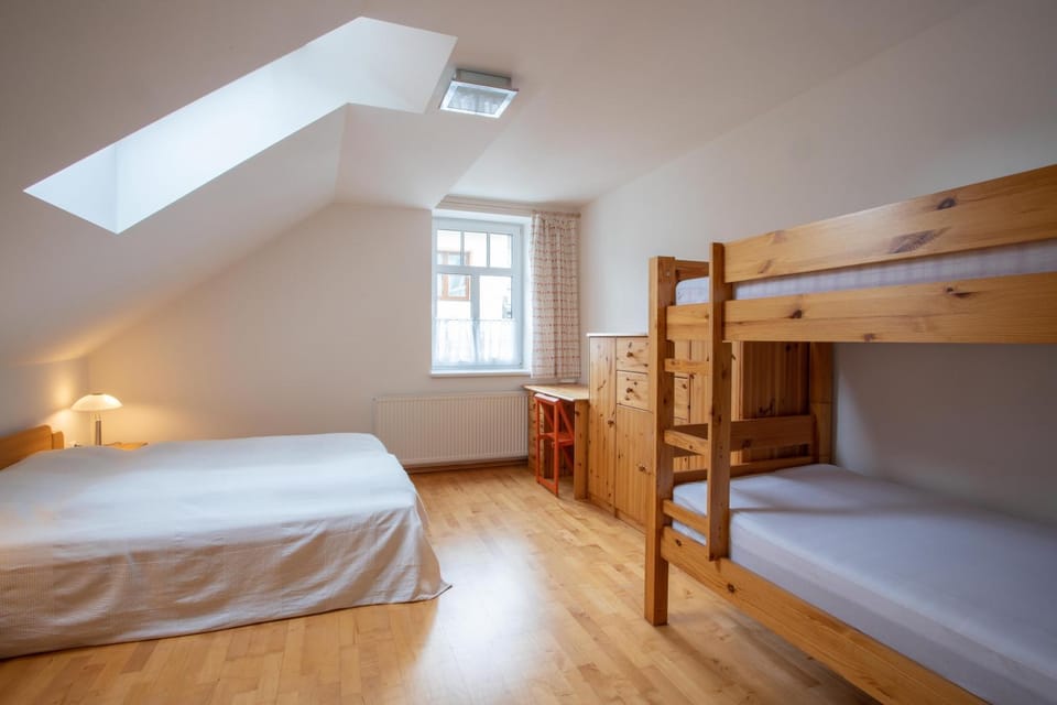 Bed, Bedroom, bunk bed