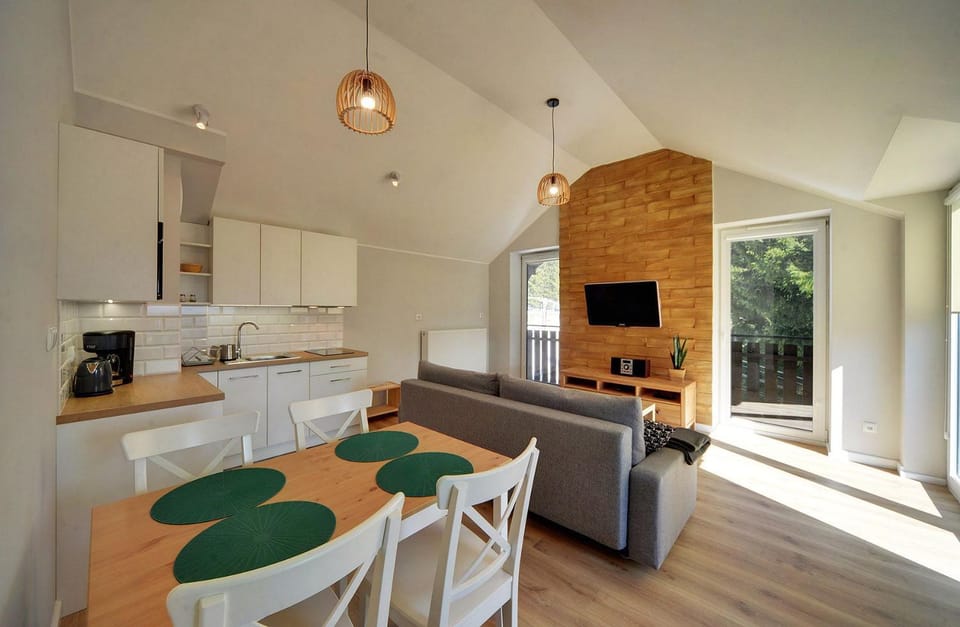 Kitchen or kitchenette, Seating area