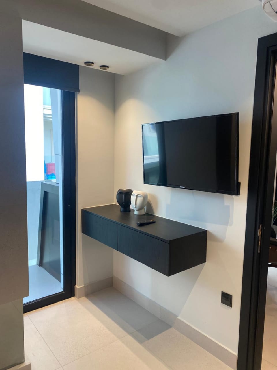Bed, TV and multimedia, Bedroom, wardrobe