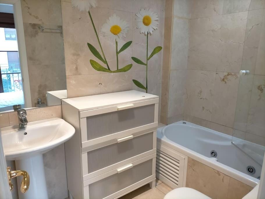 Lotus (garaje y wifi) Apartment in Ávila‎