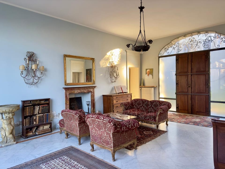 Living room, Seating area