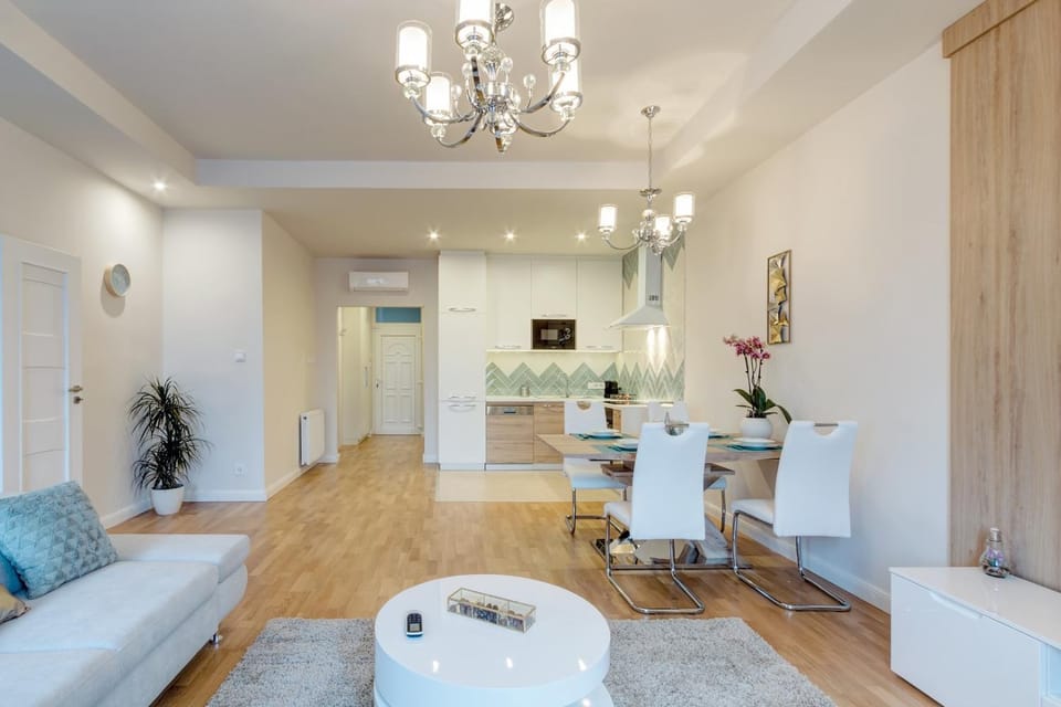 Kitchen or kitchenette, Living room, Seating area, Dining area