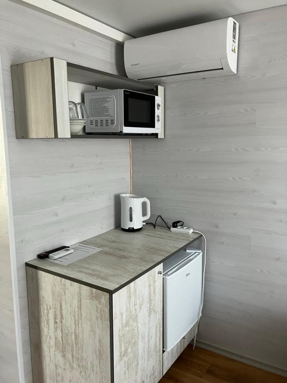 Coffee/tea facilities, microwave